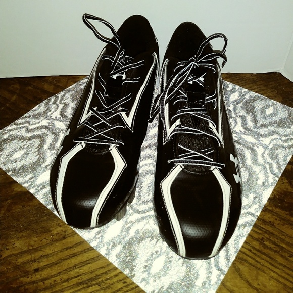 Under Armour Cleats - Picture 2 of 8